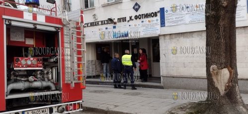 Пожарные эвакуировали учащихся из школ в Бургасе
