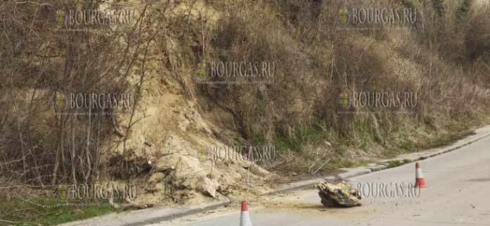 На одной из улиц в Варне активизировался оползень