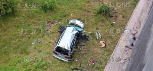 Автомобиль упал с моста в Болгарии