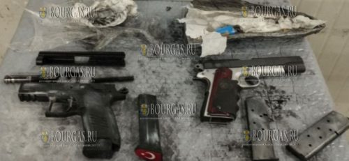 Два боевых пистолета пытались завезти в Болгарию