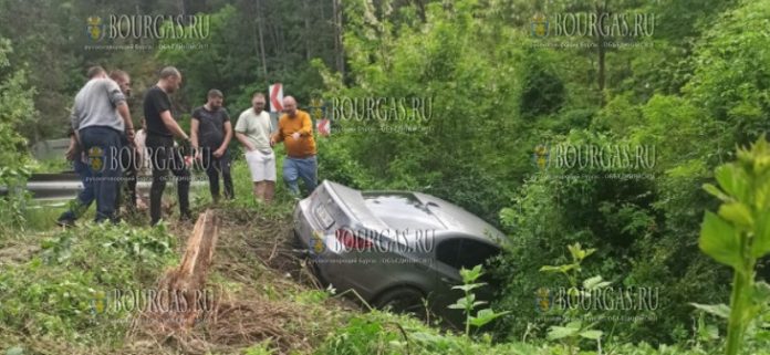 Автомобиль упал в ущелье Искыр