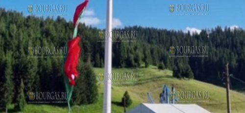 Болгарский Флаг упал с шеста в Рожене