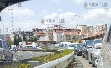 на трассе Солнечный берег - Святой Влас образовалась пробка