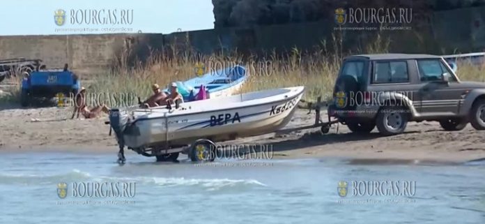 Авто снова въезжают в песок Болаты