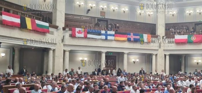 Болгарский флаг развевался в парламенте Украины