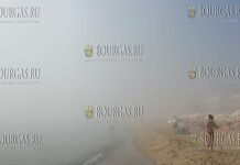 Морской туман сбил с толку туристов на пляжах в Болгарии