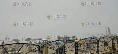 Морской туман сбил с толку туристов на пляжах в Болгарии