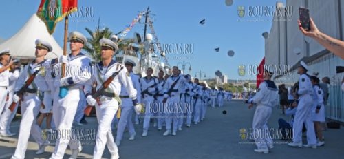 Первое офицерское звание получили в Варне курсанты ВВМУ Никола Вапцаров
