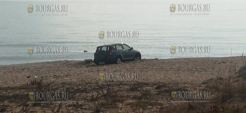 Россиянин припарковал авто на песчаные дюны в районе Алепу