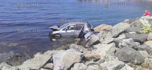 В Лозенце в море упал авомобиль