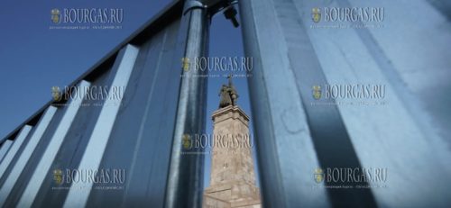 Вокруг памятника Советской Армии в Софии возводят конструктивные леса