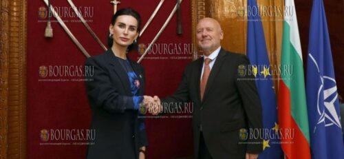 Министр обороны Болгарии встретился с Послом Украины в Болгарии