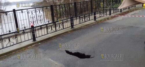 мост в Царево, соединяющий пляжную зону Нестинарка и район Василико - обрушился