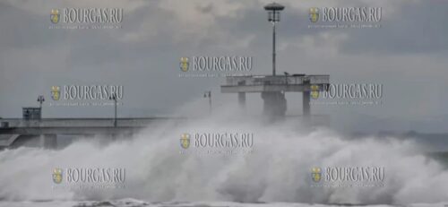 шторм, 19 ноября 2023 года, Бургас, Болгария