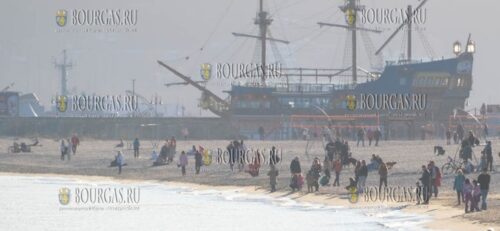 на Рождество - 25-го декабря, многие жители Варны оказались на пляже