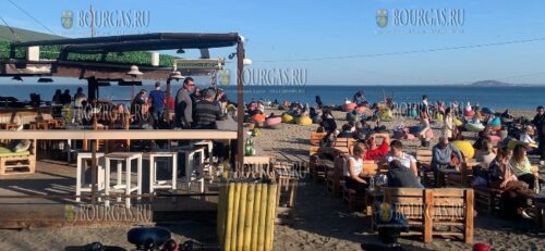 Весенняя погода - пляжи Бургаса оказались заполнены