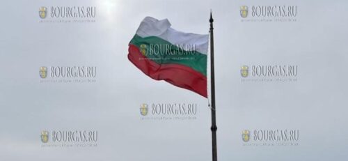 Подняли огромный триколор Болгарии на Шипке