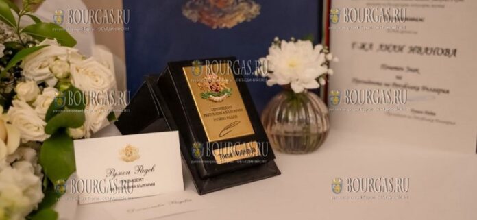 болгарская примадонна - Лили Иванова, получила Почетную медаль Президента Болгарии - Румена Радева