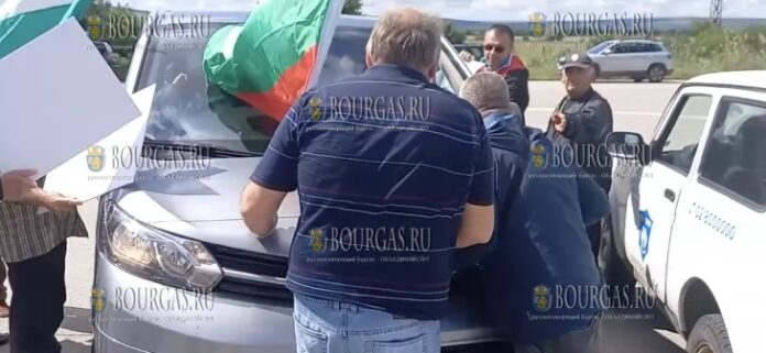 Представители Възраждане напали на украинскую делегацию в Болгарии