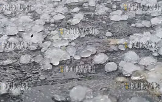Град размером с яйцо обрушился на Болгарию