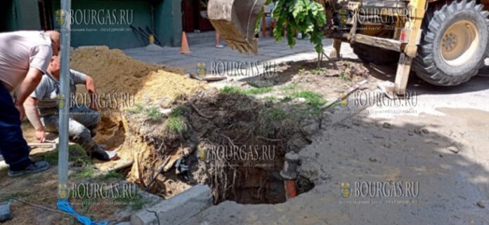 В центре Варны образовалась большая яма