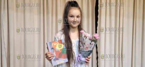 вундеркинд из Карнобата опубликовал роман, им является 14-летний болгарский подросток - Лия Неделчева