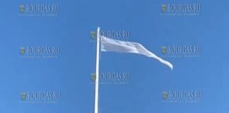 флаг на пилоне Рожен превратился в тряпку