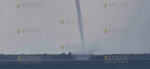 Над Черным морем торнадо в Болгарии