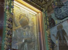 Сотни верующих стекаются в Бачковский монастырь