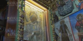 Сотни верующих стекаются в Бачковский монастырь