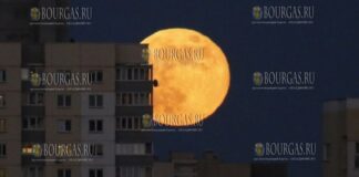 СуперЛуна осветила небо в Болгарии
