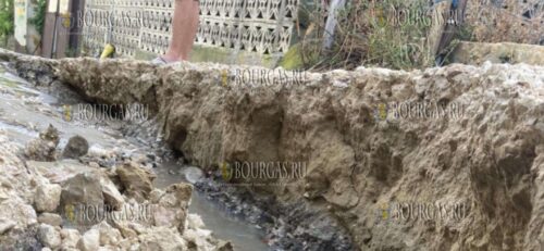 Улица в Варне просела на полметра