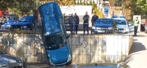 Автомобиль «упал» со стоянки в Шумене