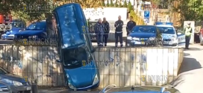 Автомобиль «упал» со стоянки в Шумене
