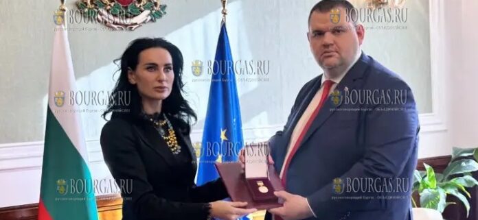 Украинский парламент наградил Деляна Пеевски медалью