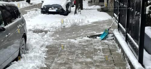 в Благоевграде очищают улицы от снега