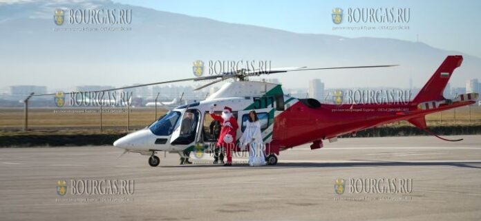 Дед Мороз и Снегурочка прибыли на вертолете пограничной полиции Болгарии
