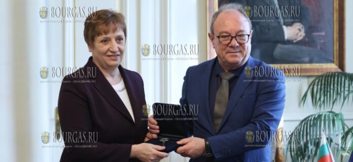новый председатель Болгарской академии наук (БАН) - Евелина Славчева, вступила в должность