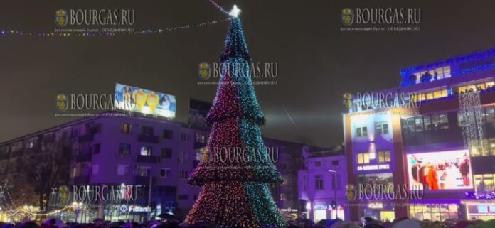 Рождественская елка в Бургасе зажгла огни