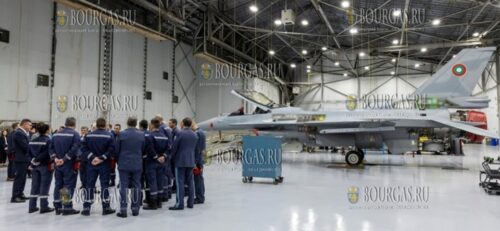 Болгарская делегация в США посетила завод по сборке истребителей F-16