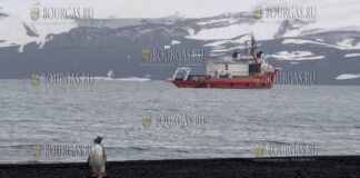 Болгарское судно Святые Кирил и Методий работает в водах Антарктиды