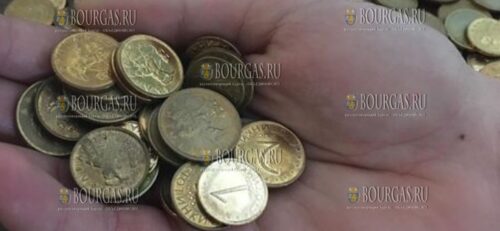 мелкие монеты в Болгарии - 1 и 2 стотинки, сегодня с трудом принимают в магазинах страны