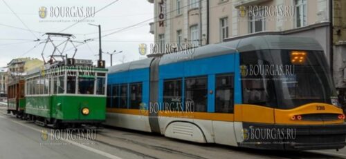 Ретро-трамвай в Софии перевозит пассажиров