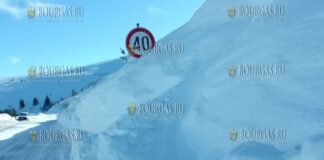 в некоторых местах в горах Болгарии высота снежного покрова превысила 3 метра