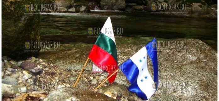 в одной стране мира и это Гондурас, есть река под названием Болгария
