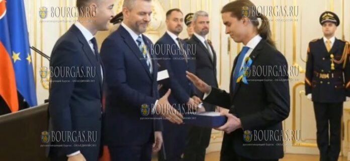 в Словакии школьник не пожал руку президенту
