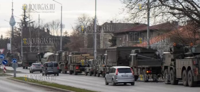 Военный конвой на оживленных улицах Добрича