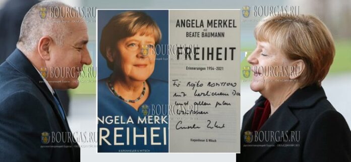 Ангела Меркель подарила свою книгу болгарскому политику