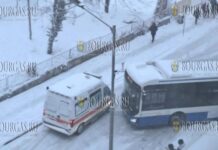 Нерасчищенный снег и лед заблокировали улицы и общественный транспорт в Варне