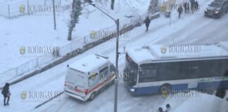 Нерасчищенный снег и лед заблокировали улицы и общественный транспорт в Варне